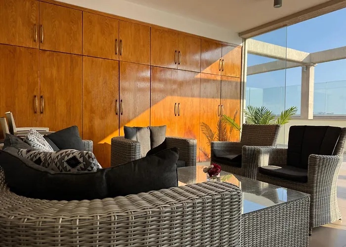 Appartamento Huge Heating Penthouse With Pool Paphos