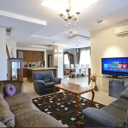 Huge Penthouse With Private Pool דירה